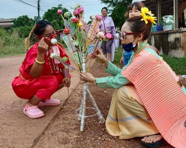 Spiritual Medium Scams Four Thais Out Of 600,000 Baht