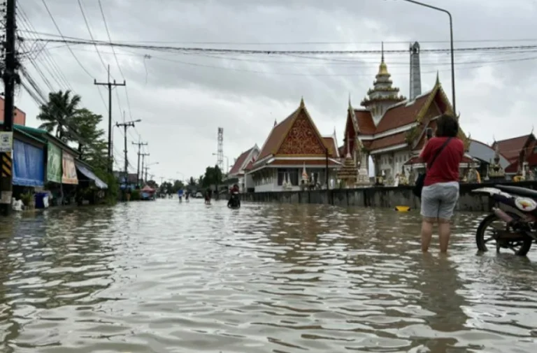 Thai PM Visits Flood-Hit Provinces As 1,600 Villages Grapple With Damage