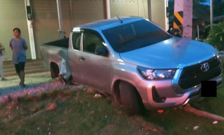 Pothole Accident: Dodge Causes Pickup Truck To Crash Into Pole in Nakhon Ratchasima