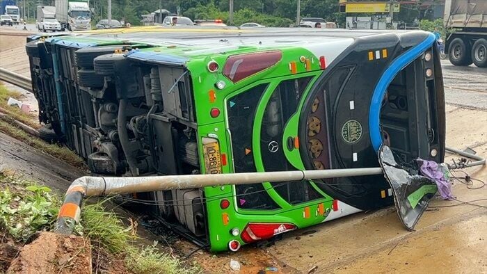 Bus Crash In Khon Kaen: Injured Passengers Taken To Hospital