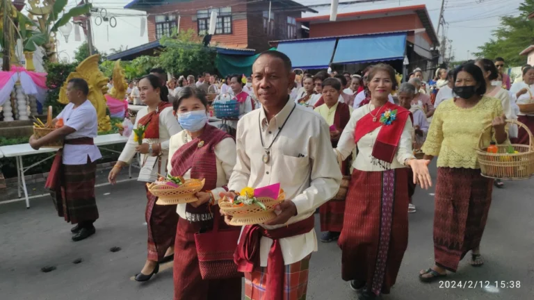 Surin’s Tha Tum District Dazzles Parade